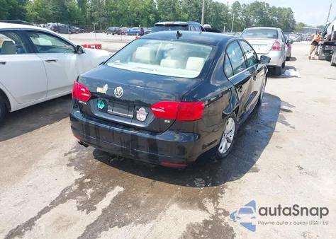 2014 Volkswagen Jetta 1.8T Se z USA, uszkodzony, nr VIN 3VWD17AJ6EM386018